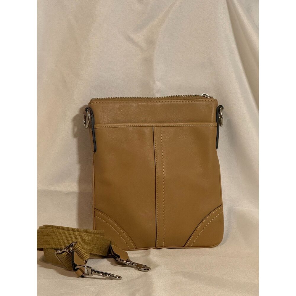 Coach Crossbody – Pristine & Slightly Superior